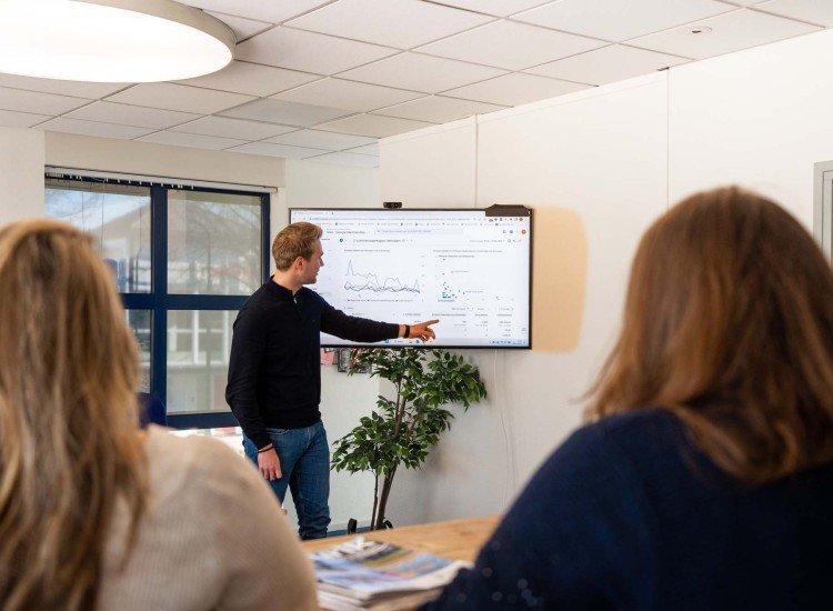 Musthave; prepared arrival and departure notifications